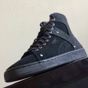 - PUMA EN NOIR x Suede Classic ‘BLACK’